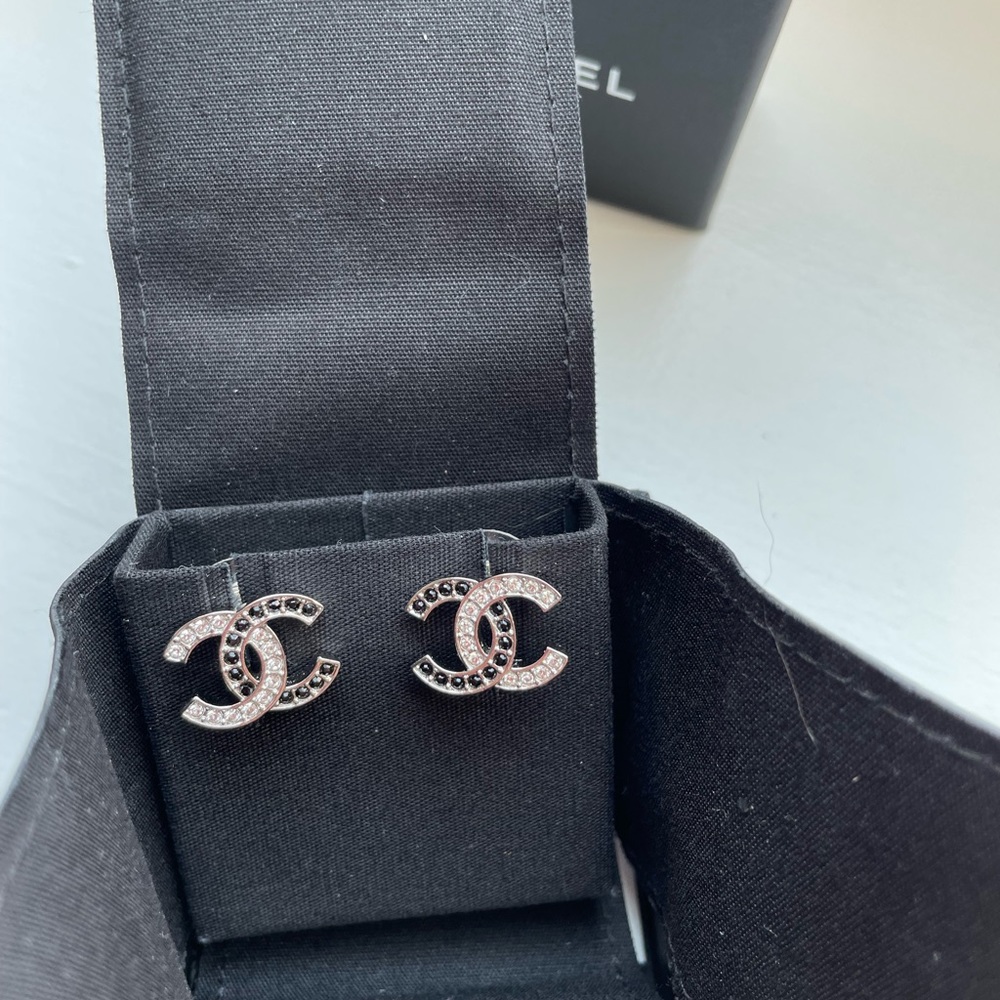 NWT Brand new in box 22A authentic silver crystal and black earrings